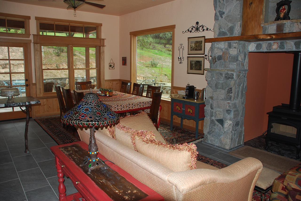 Sierra Trails Inn Mariposa Bagian luar foto